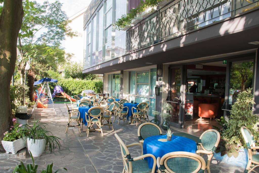 Hotel Mirage Bellaria-Igea Marina Bagian luar foto